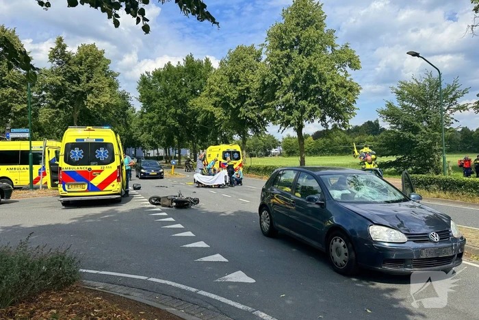 Scooterrijder zwaargewond bij botsing met auto