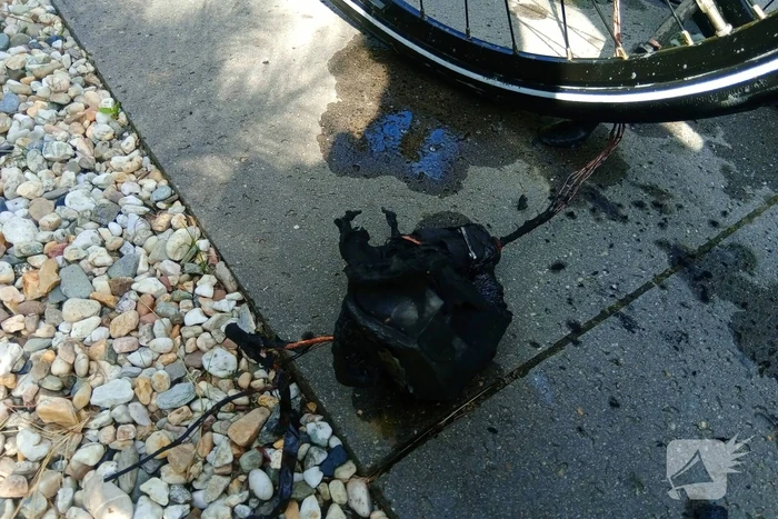 Oplettende omstanders blussen fietsbrand