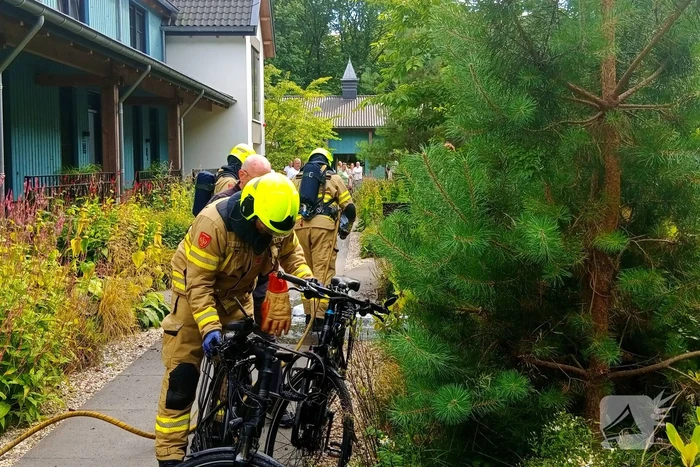 Oplettende omstanders blussen fietsbrand