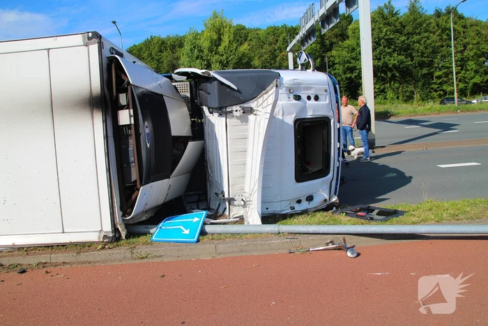 Vrachtwagen slaat om