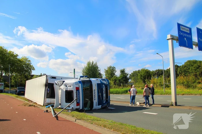 Vrachtwagen slaat om