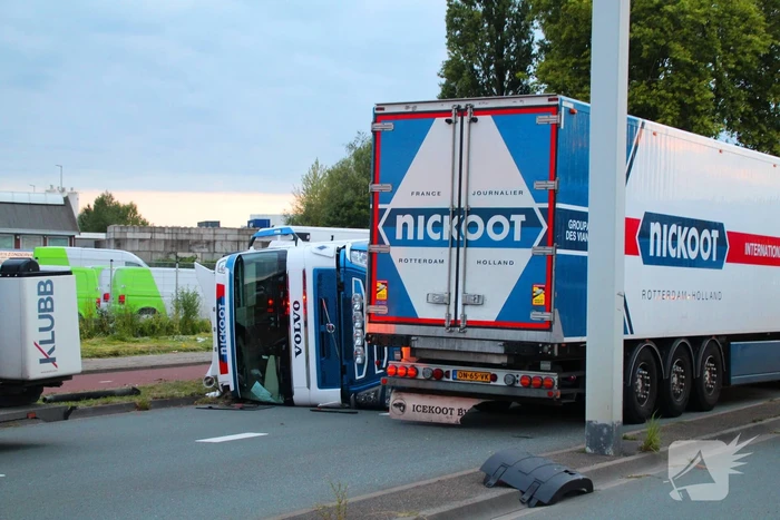 Vrachtwagen slaat om