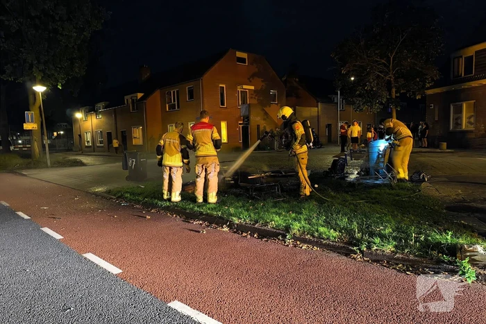 Brandend grofvuil snel geblust