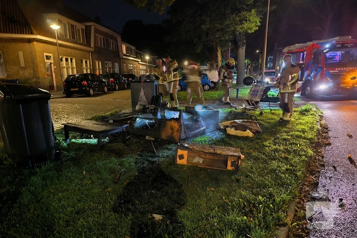 Brandend grofvuil snel geblust