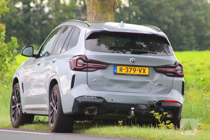 Bestelbus botst op voorganger