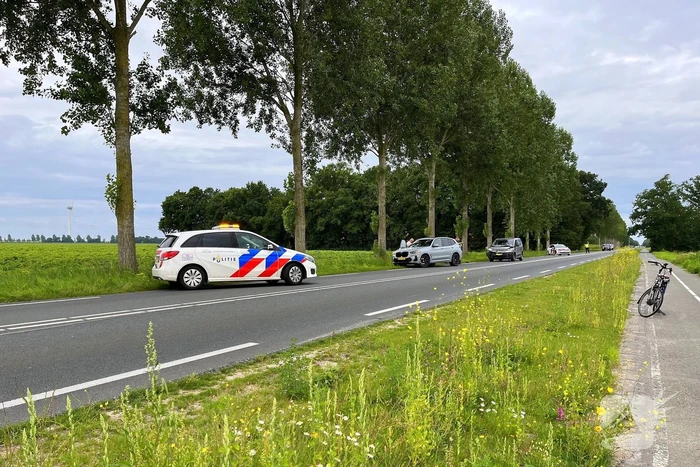 Bestelbus botst op voorganger