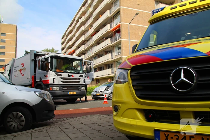 Ongeval tussen vuilniswagen en auto