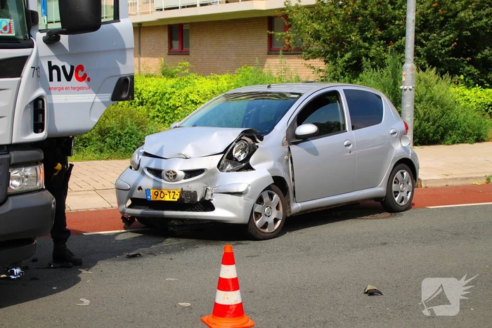 Ongeval tussen vuilniswagen en auto