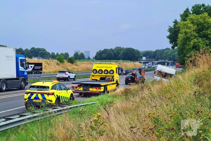 Bestuurder verliest macht over camper