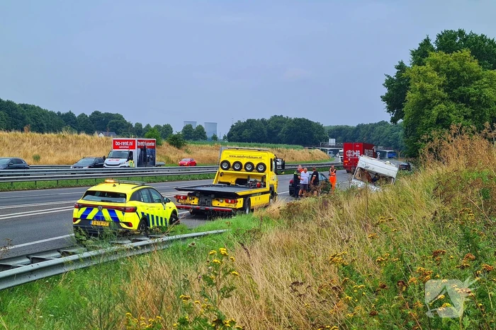Bestuurder verliest macht over camper