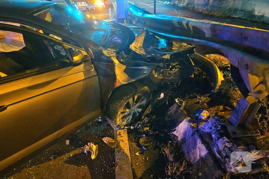Rijksweg A15 L 45,0 C - Spijkenisse 16 112 melding Botlek Rotterdam 