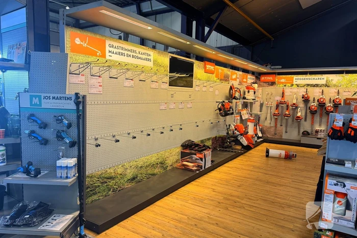 Ramkraak veroorzaakt schade aan winkel