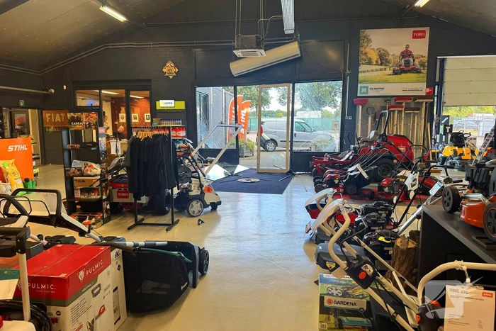 Ramkraak veroorzaakt schade aan winkel