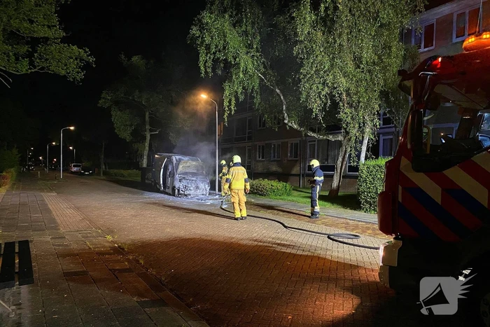 Bestelbus gaat in vlammen op