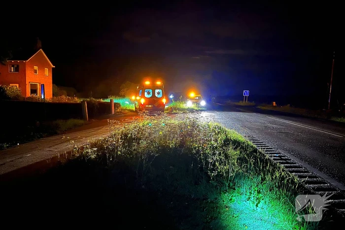 Ernstige hoofdwond bij fietser na ongeluk