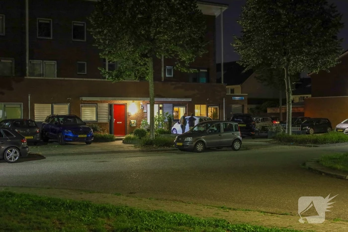 Benzinefles ontploft bij woning