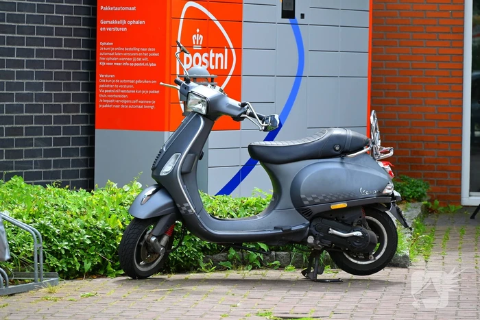 Scooterrijder met spoed naar ziekenhuis vervoerd