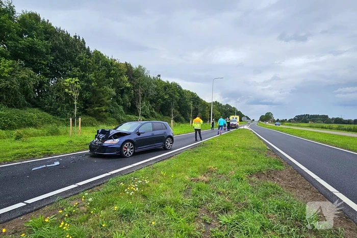 Voertuigen afgesleept na botsing