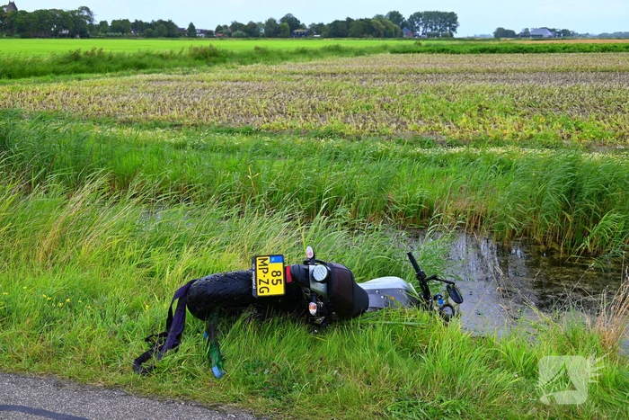 Motor belandt in het water