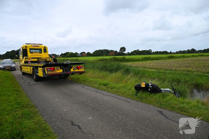 Motor belandt in het water