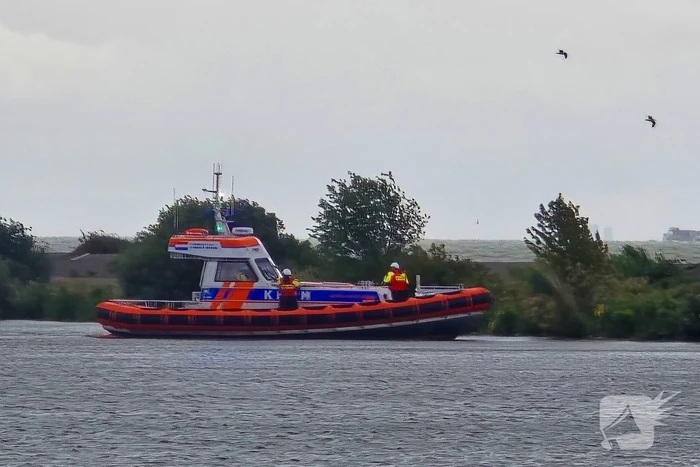 Schip in nood roept hulp in