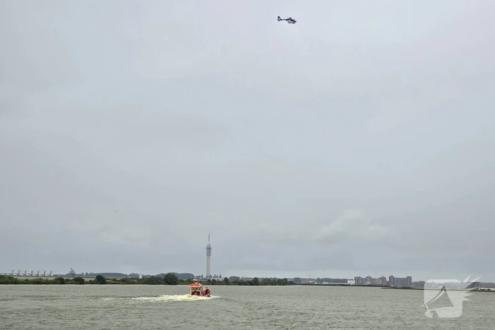 Schip in nood roept hulp in