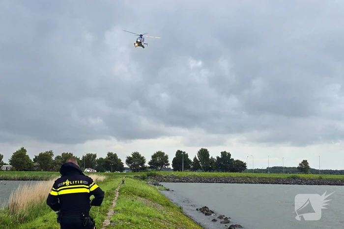 Schip in nood roept hulp in