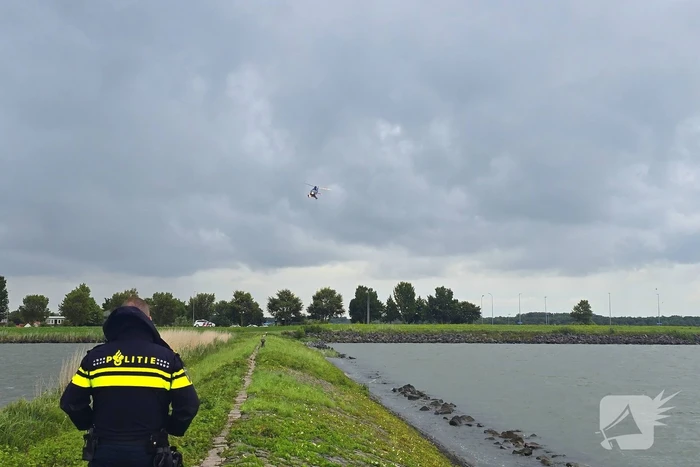 Schip in nood roept hulp in