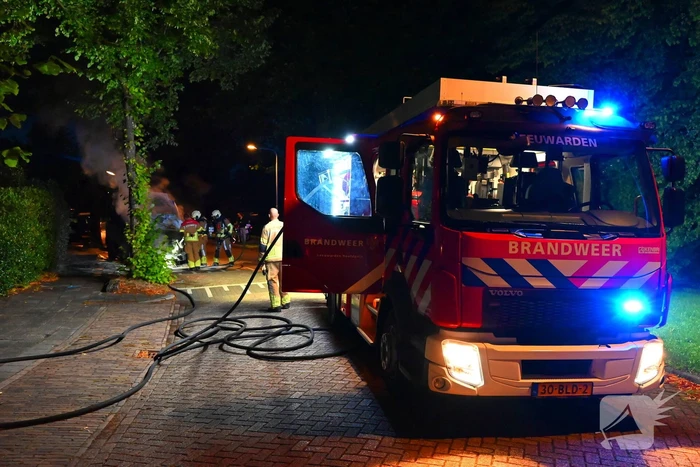 Taxibus volledig in vlammen op