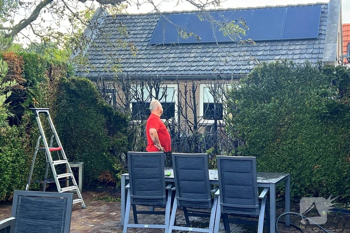 Buitenbrand veroorzaakt door onkruidverbranding