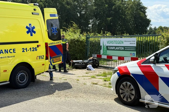 Motorrijder gewond na aanrijding met hekwerk