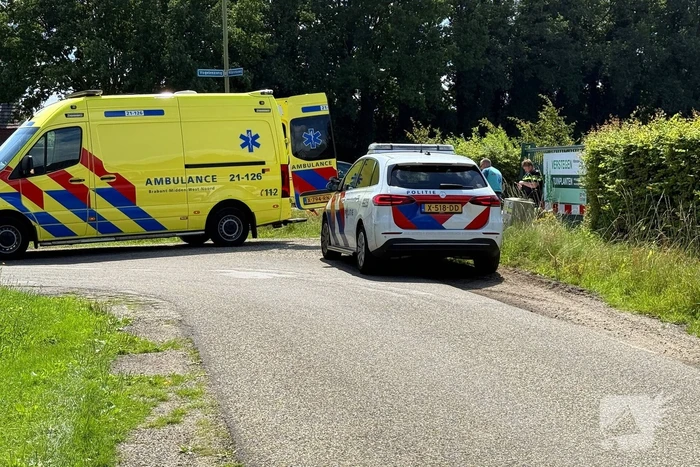 Motorrijder gewond na aanrijding met hekwerk