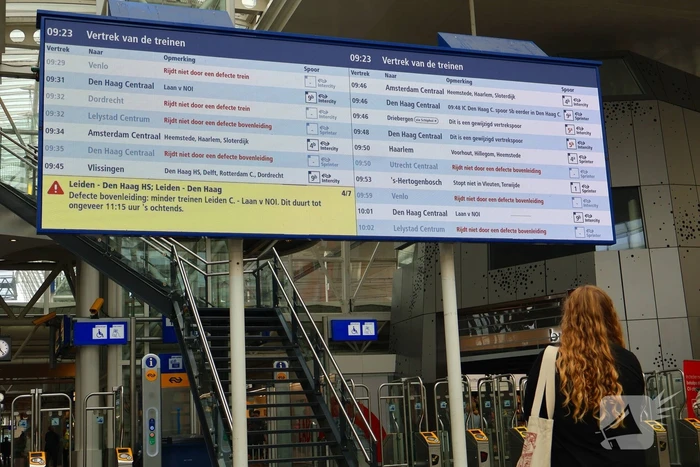 Defecte bovenleiding leidt tot grote vertragingen