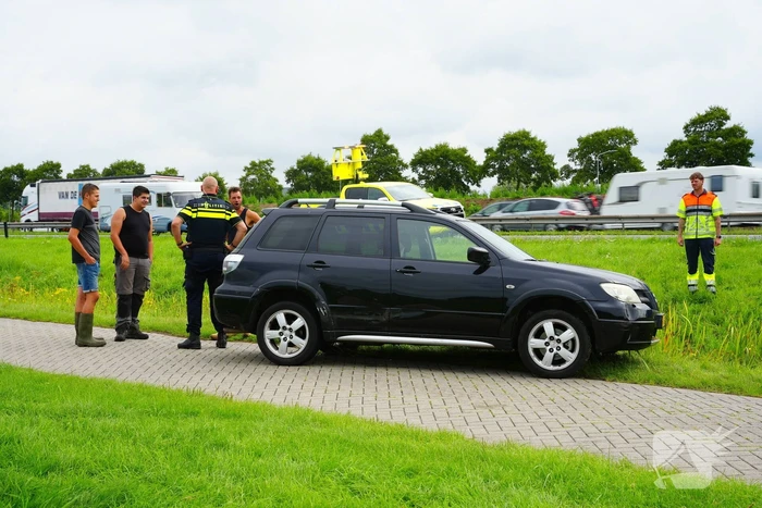 Auto in sloot na ongeluk