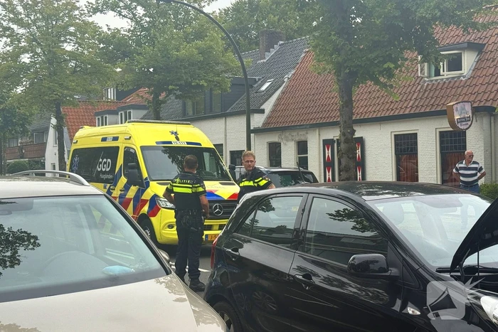 Aanrijding met letsel tussen auto en bestelbus
