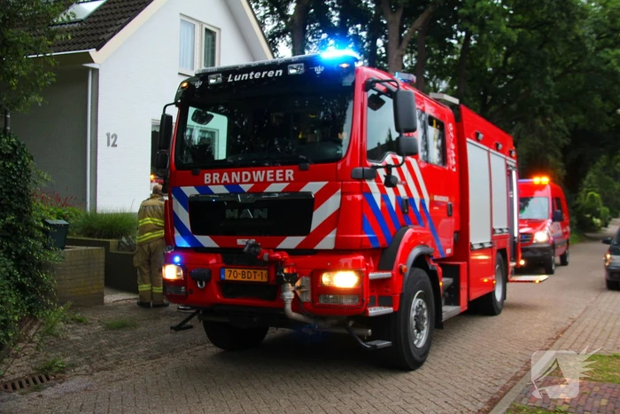Brandweer zet ventilatie in na woningbrand