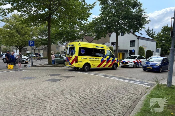 Persoon op elektrische step aangereden door auto