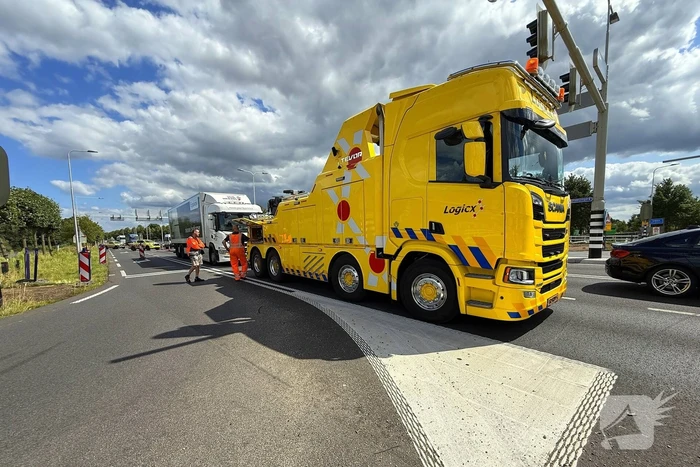 Vrachtwagen met pech veroorzaakt lange file