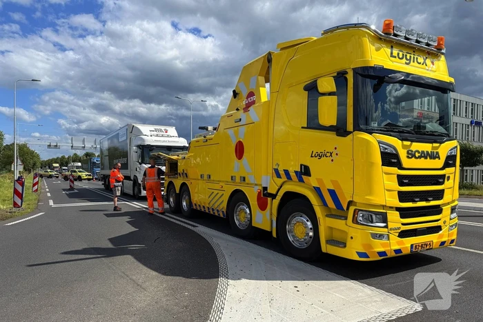 Vrachtwagen met pech veroorzaakt lange file