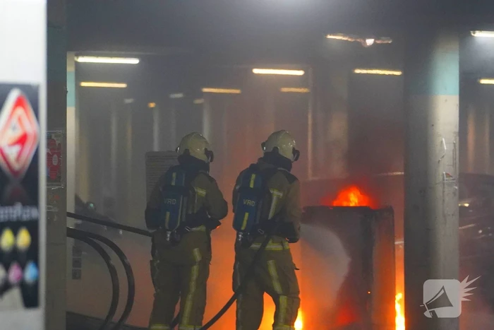 Containerbrand leidt tot schade in parkeergarage