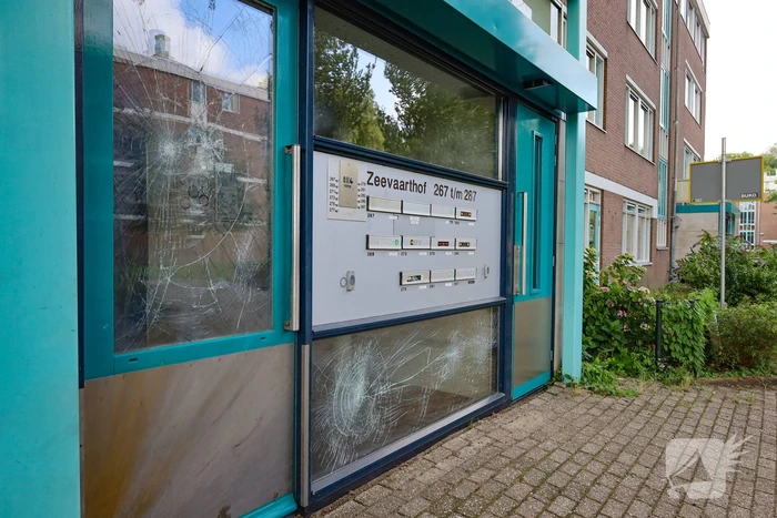 Explosie veroorzaakt schade aan portiek