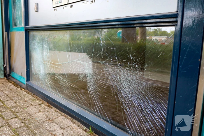 Explosie veroorzaakt schade aan portiek