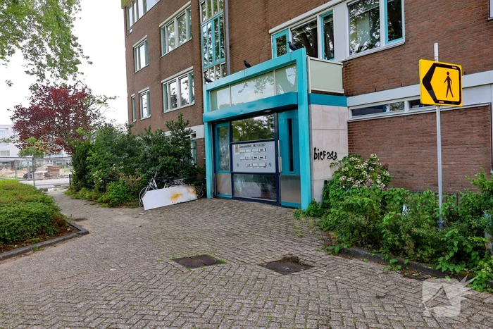Explosie veroorzaakt schade aan portiek