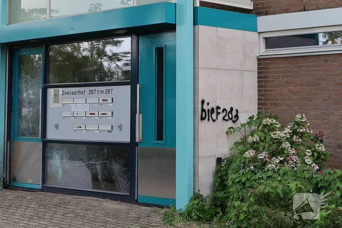 Explosie veroorzaakt schade aan portiek