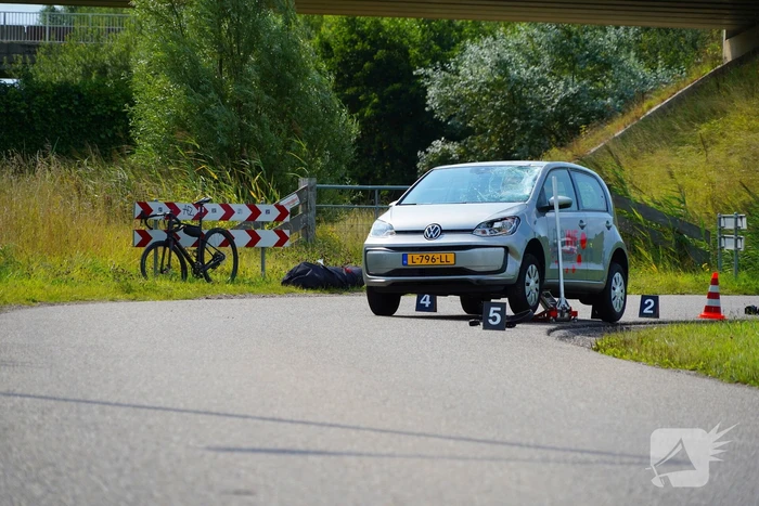 Fietser dodelijk aangereden door auto
