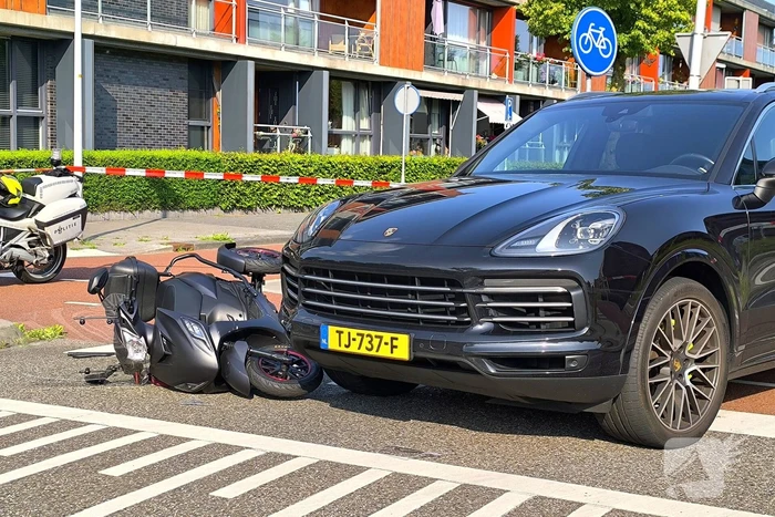 Scooterrijder gewond na ongeval met auto
