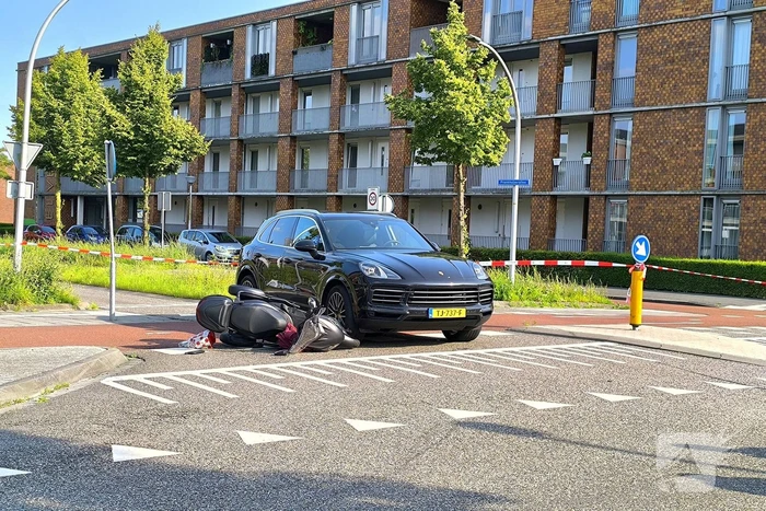 Scooterrijder gewond na ongeval met auto