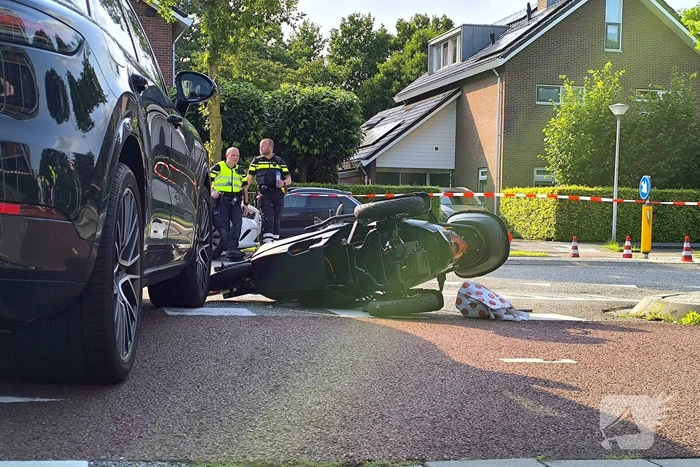 Scooterrijder gewond na ongeval met auto