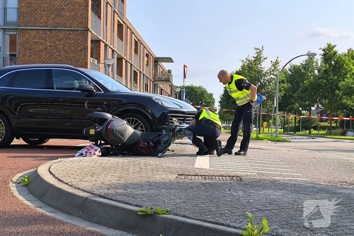Scooterrijder gewond na ongeval met auto