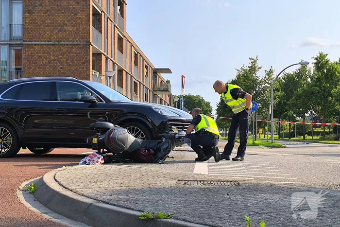 Scooterrijder gewond na ongeval met auto